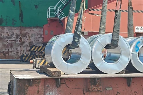 200 ton hladno valjanih tuljav iz ogljikovega jekla je uspešno zaključilo pri...